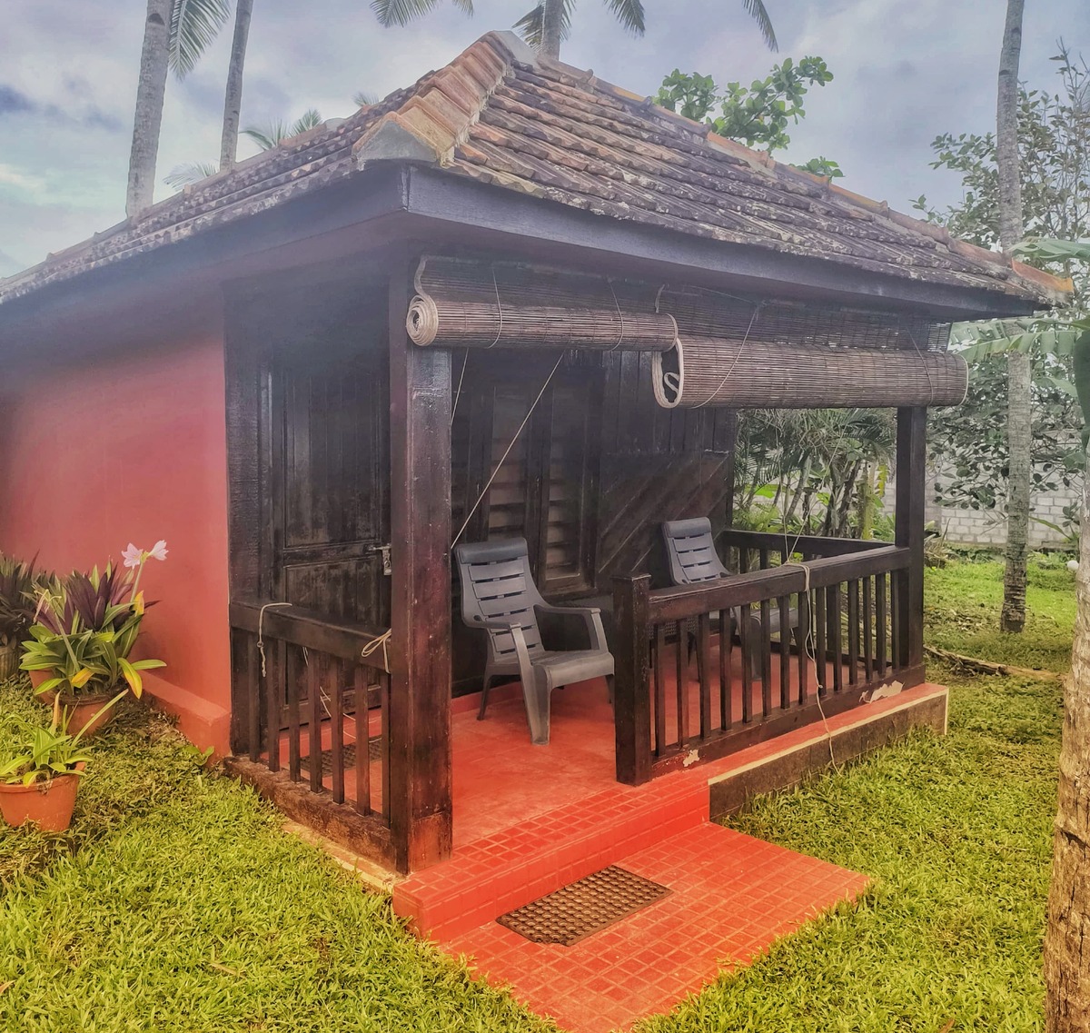 Blue Water Standard AC Hut sea facing